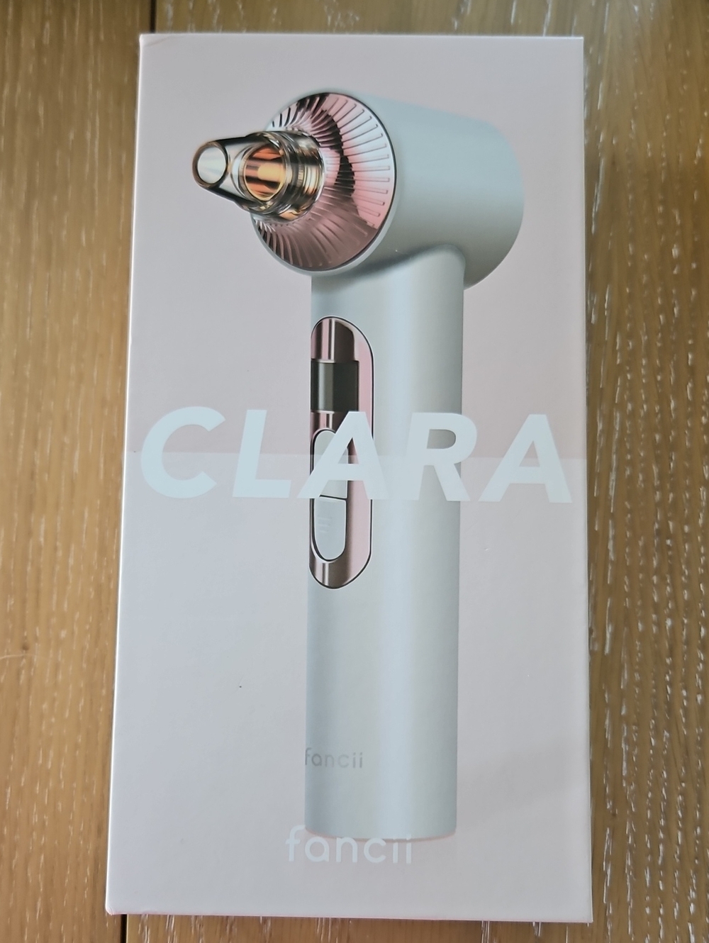 CLARA White Facial Pore Cleaner - White